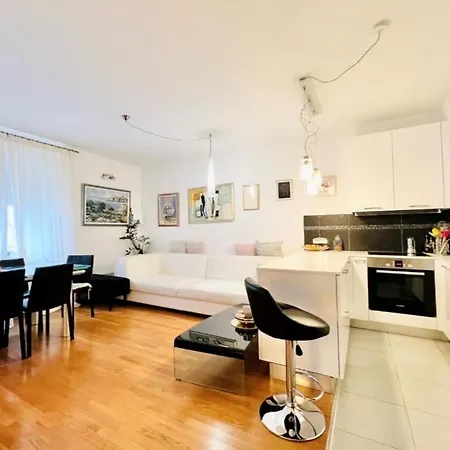 Sunny Apartment *